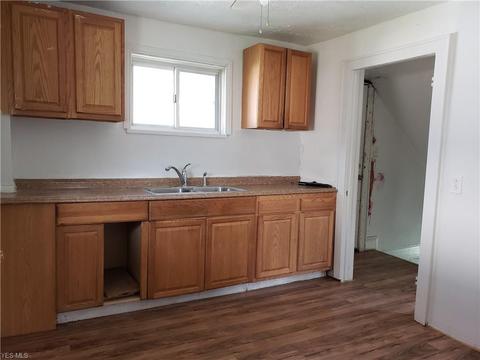 1382 Diagonal Rd, Akron, OH 44320 photo 5