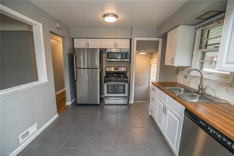 6383 State Rd, Parma, OH 44134 photo 6