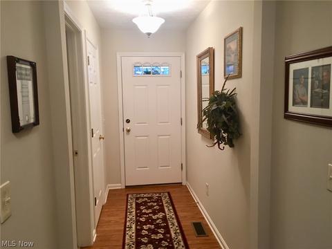 108 Emily Ln, Elyria, OH 44035 photo 2