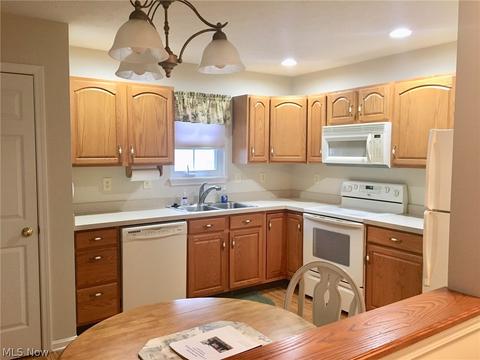 108 Emily Ln, Elyria, OH 44035 photo 5