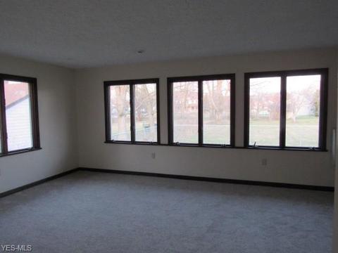 943 Gulf Rd, Elyria, OH 44035 photo 6