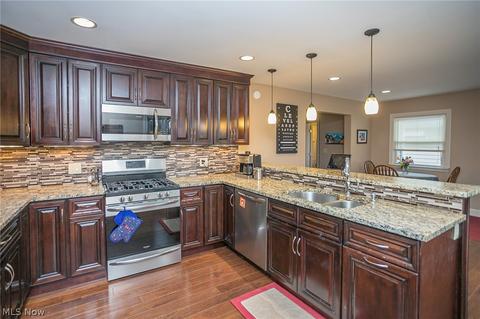 9505 Biddulph Rd, Brooklyn, OH 44144 photo 5