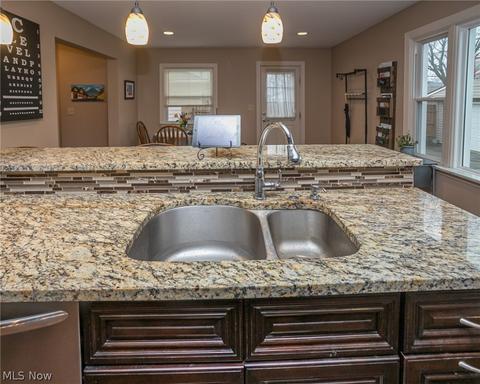 9505 Biddulph Rd, Brooklyn, OH 44144 photo 7