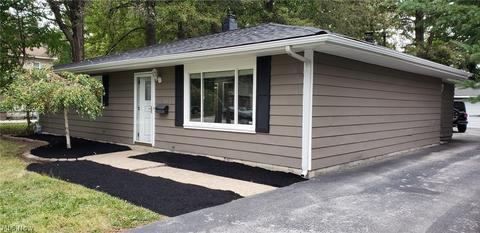 7533 Pinehurst Dr, Mentor On The Lake, OH 44060 photo 2