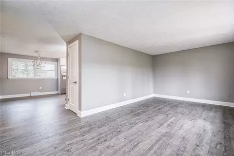 5225 Trent Rd NW, Canton, OH 44708 photo 3