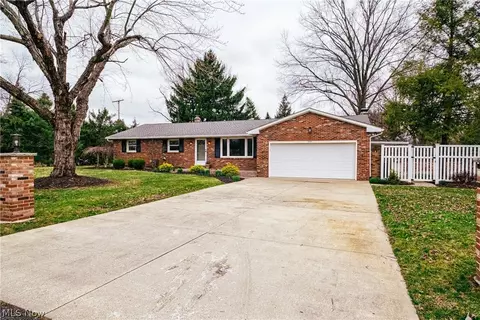 5225 Trent Rd NW, Canton, OH 44708 photo 1
