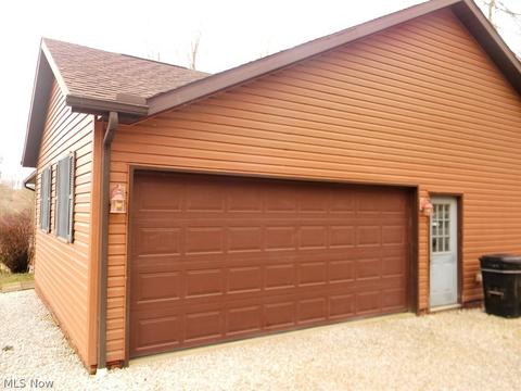 154 E Mohawk Dr, Malvern, OH 44644 photo 2