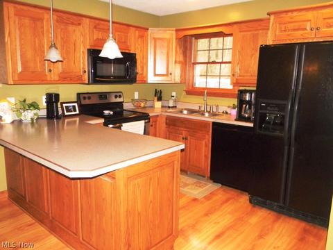 154 E Mohawk Dr, Malvern, OH 44644 photo 9