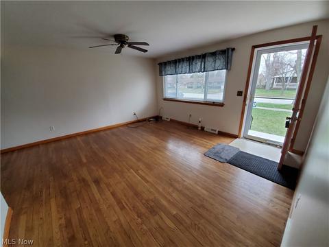 577 Augdon Dr, Elyria, OH 44035 photo 2
