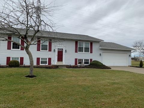 120 Wade Dr, Dover, OH 44622 photo 1