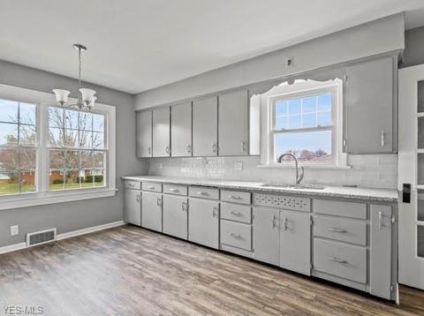 474 Edison St, Struthers, OH 44471 photo 2