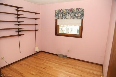 914 Howard St, Elyria, OH 44035 photo 17