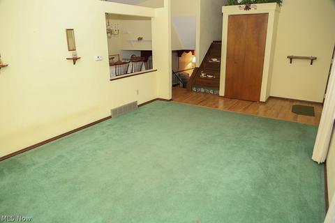 914 Howard St, Elyria, OH 44035 photo 4