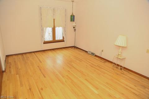 914 Howard St, Elyria, OH 44035 photo 12