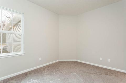 102 Fallen Oak Ln, Elyria, OH 44035 photo 24