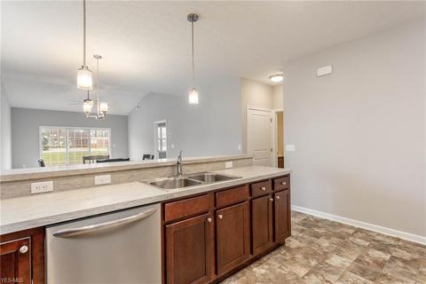 102 Fallen Oak Ln, Elyria, OH 44035 photo 11