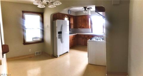 106 Renee Dr, Struthers, OH 44471 photo 5