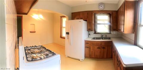 106 Renee Dr, Struthers, OH 44471 photo 4