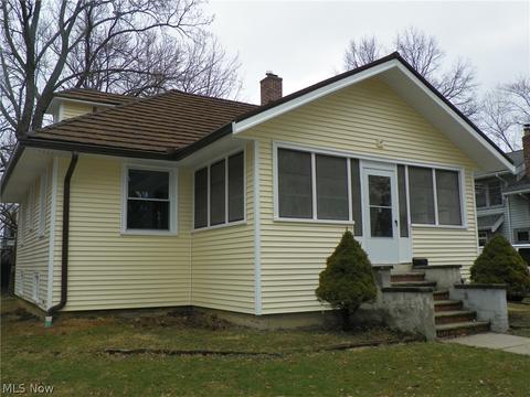 55 5th Ave, Berea, OH 44017 photo 1
