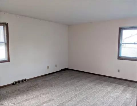 1609 Rustic Trl, Parma, OH 44134 photo 8