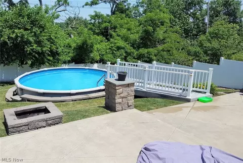 3580 Hetzel Dr, Parma, OH 44134 photo 3