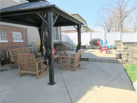 3580 Hetzel Dr, Parma, OH 44134 photo 5