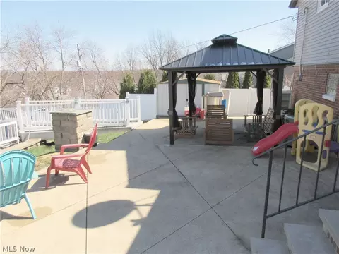 3580 Hetzel Dr, Parma, OH 44134 photo 2