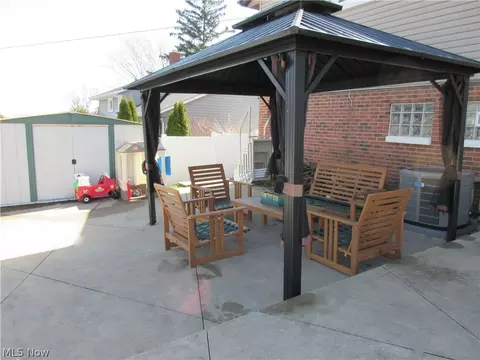 3580 Hetzel Dr, Parma, OH 44134 photo 4