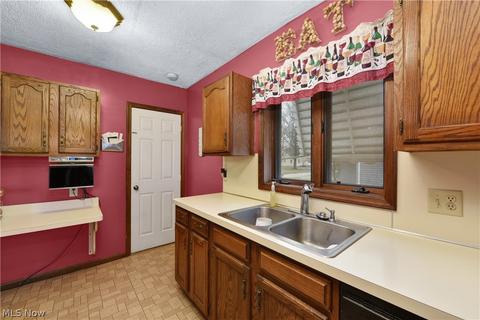 264 Roosevelt Ave, Elyria, OH 44035 photo 6