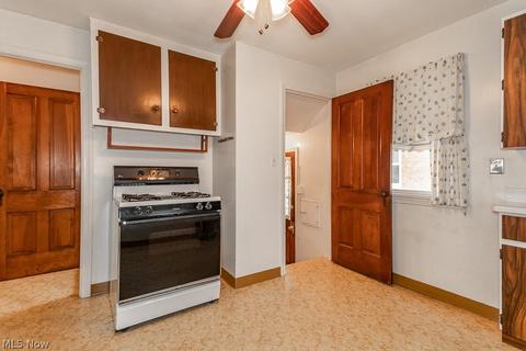 330 E 246th St, Euclid, OH 44123 photo 6