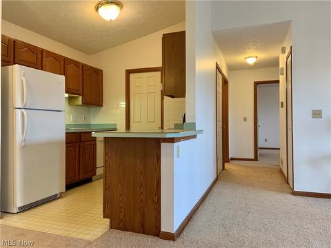 135 Bentley Dr, Elyria, OH 44035 photo 4