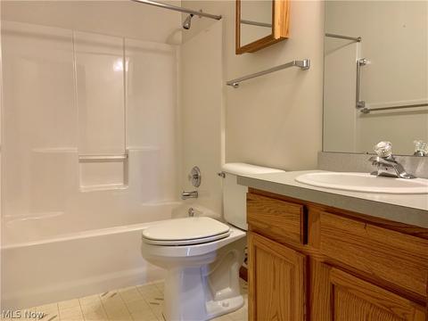 135 Bentley Dr, Elyria, OH 44035 photo 9