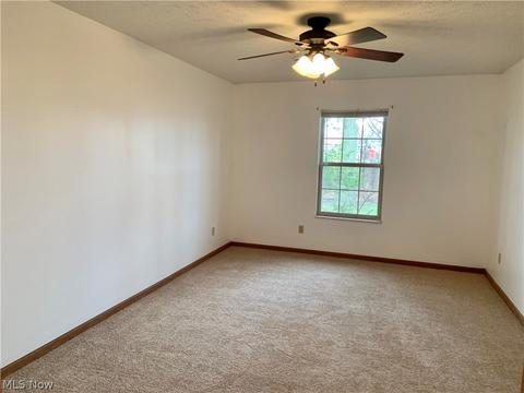 135 Bentley Dr, Elyria, OH 44035 photo 6