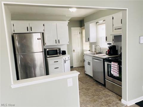 240 E 264th St, Euclid, OH 44132 photo 7