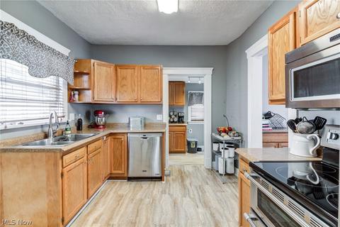213 Olive St, Elyria, OH 44035 photo 9