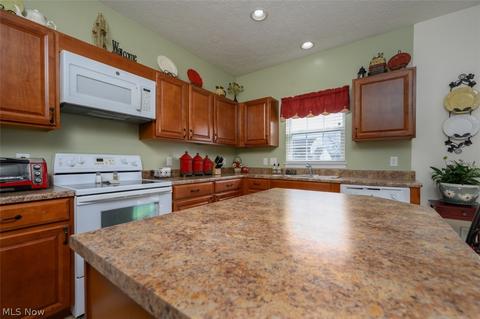 2804 Captens St NE, Canton, OH 44721 photo 4