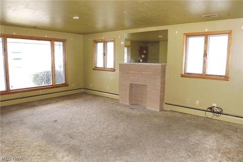 408 Bond St, Elyria, OH 44035 photo 3