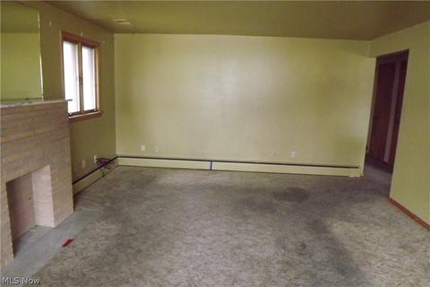 408 Bond St, Elyria, OH 44035 photo 4