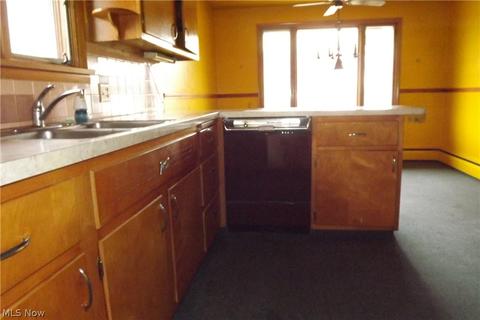 408 Bond St, Elyria, OH 44035 photo 5