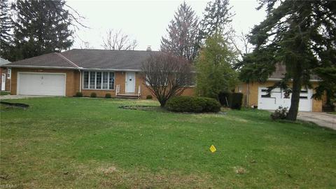 895 Cherry Ln, Seven Hills, OH 44131 photo 1