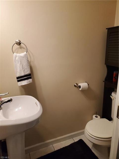 225 Bath St, Elyria, OH 44035 photo 10