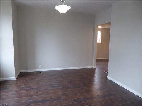 2151 E 30th St, Lorain, OH 44055 photo 9