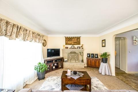 6851 State Rd, Parma, OH 44134 photo 4
