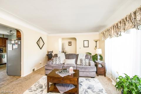 6851 State Rd, Parma, OH 44134 photo 5
