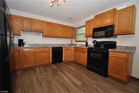 2330 Rockefeller Rd, Wickliffe, OH 44092 photo 3