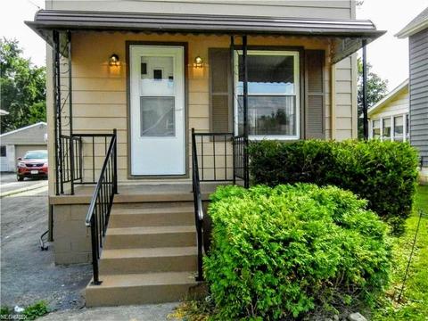 230 Maplewood Ave, Struthers, OH 44471 photo 2