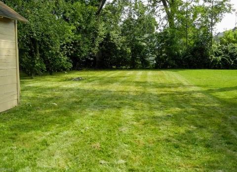 230 Maplewood Ave, Struthers, OH 44471 photo 16