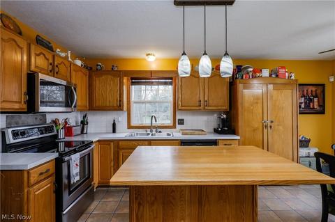1798 Springhaven Cir NE, Massillon, OH 44646 photo 5