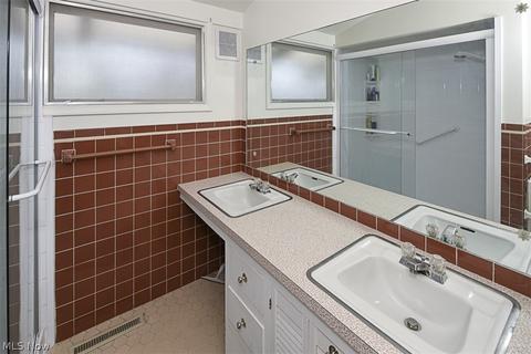 35590 Solon Rd, Solon, OH 44139 photo 13
