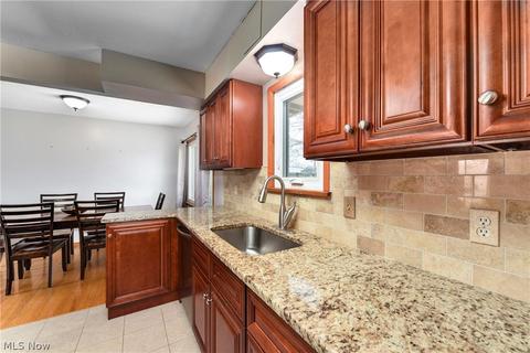 4744 Brook Ln, Brooklyn, OH 44144 photo 12